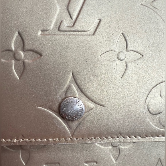 Authentic Louis Vuitton Vernis Crossbody Wallet - Picture 4 of 14